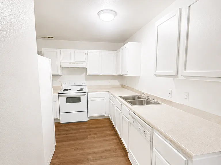 Willow Park Apartments — Photo 31