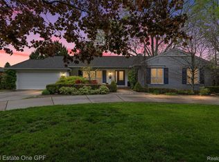 65 Willison Rd, Grosse Pointe Shores, MI 48236