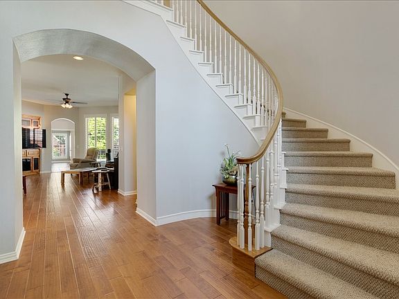 3rd image of 507 Hunters Creek Ct
