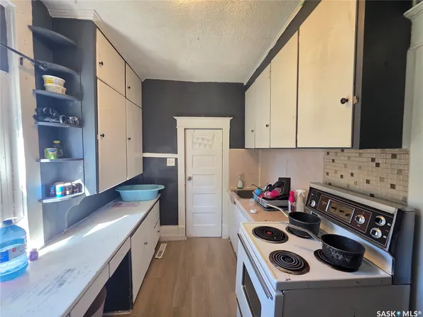 1126 Robinson Street, Regina, SK S4T 2M9