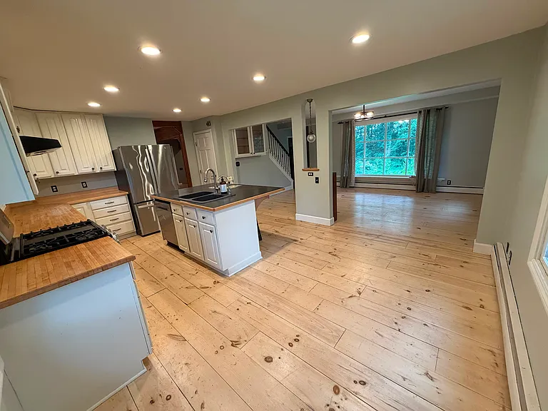 8274 Ellis Rd — Photo 2