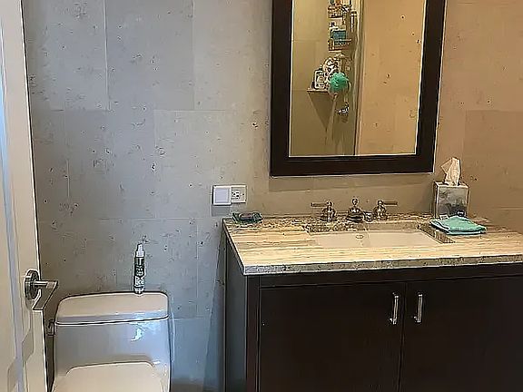 5th image of 100 Riverside Blvd APT 16E
