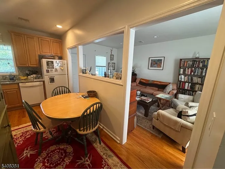 27 Broad St — Photo 7