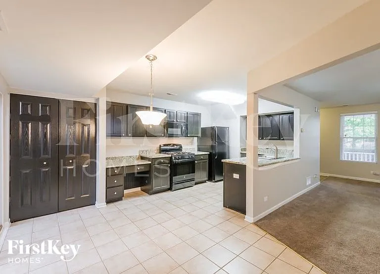 1028 Four Seasons Blvd — Photo 6
