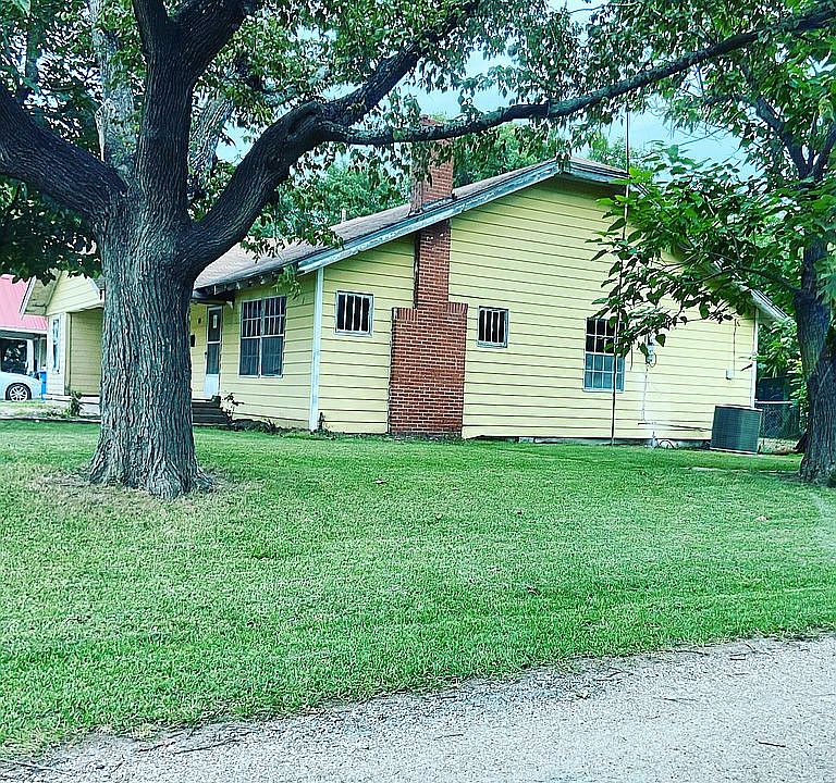 1st image of 304 E Oneal St