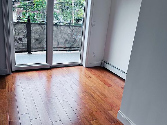 4th image of 45 Parsons Blvd #2B