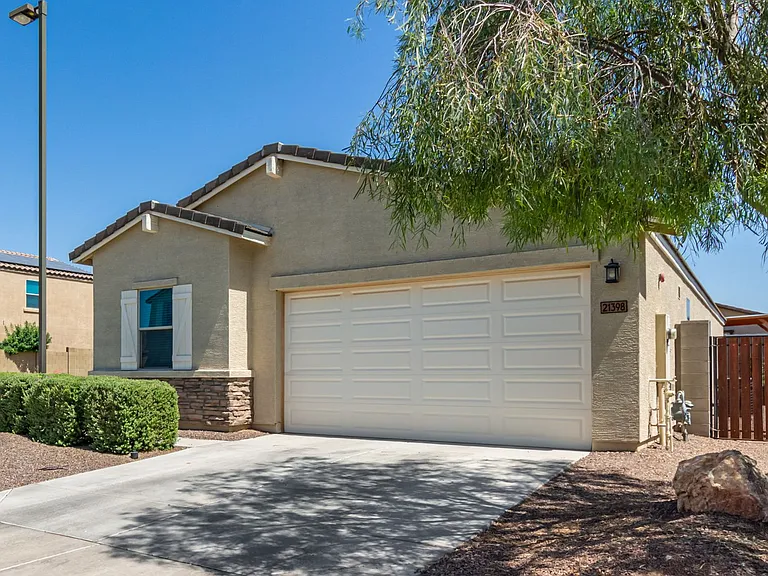 21398 W Holly St — Photo 1
