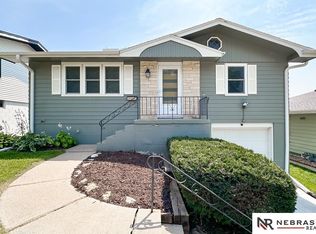 6221 Oak St, Omaha, NE 68106