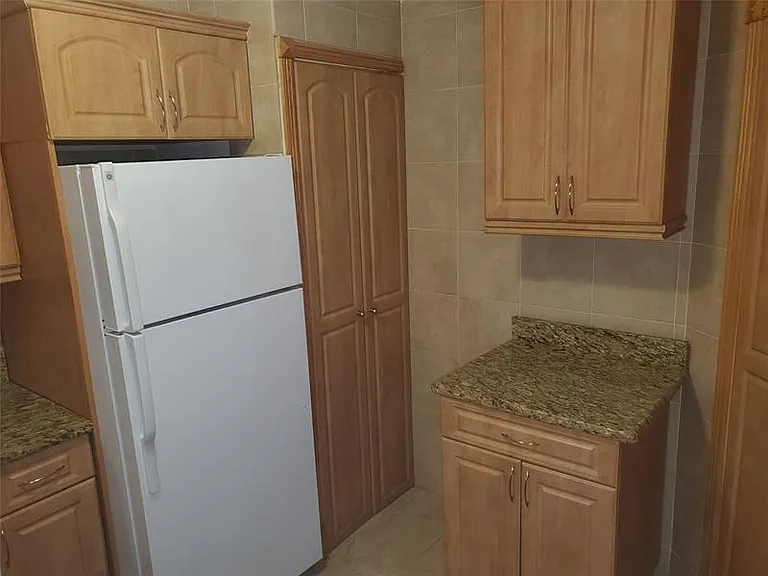 1046 Coral Club Dr — Photo 6