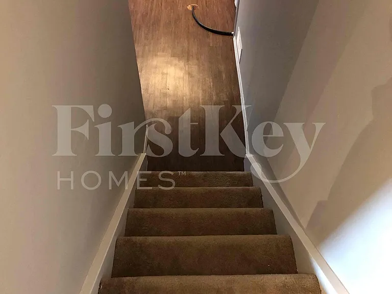 1037 Pegasus Cir — Photo 9
