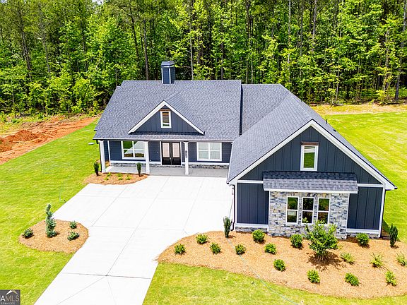 3rd image of 134 Woodford Dr