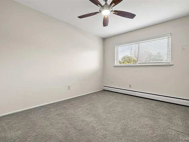 2859 E Maple Rd #15 — Photo 12