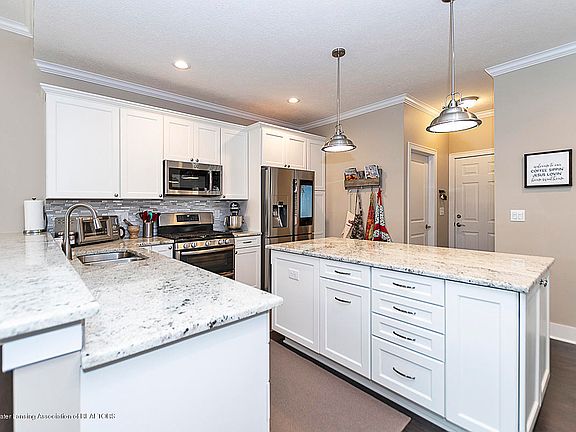 4th image of 3924 Sierra Hts #39