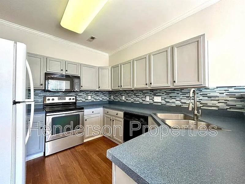 2 bed, 2.5 bath, 1390 sqft, $1,550 — Photo 2