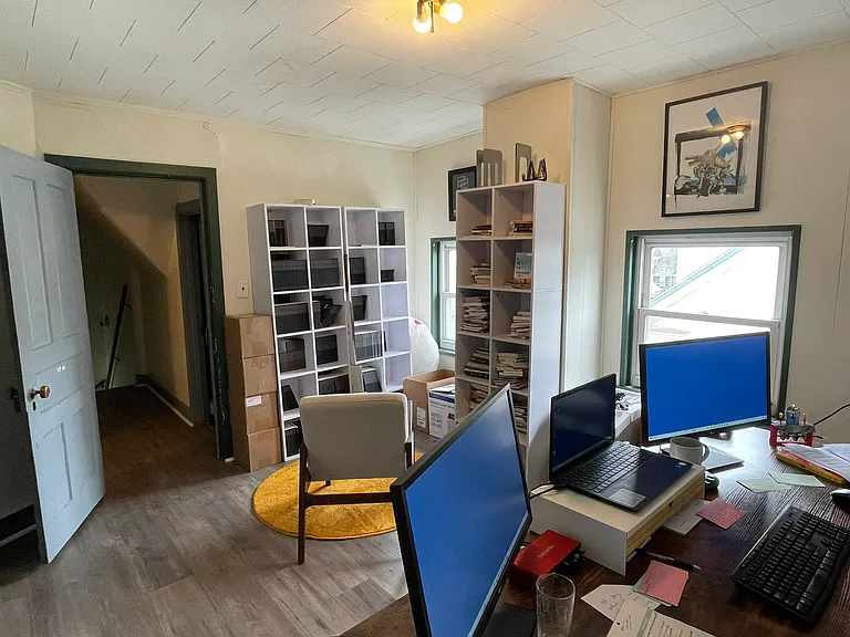 119 W Burke St — Photo 41