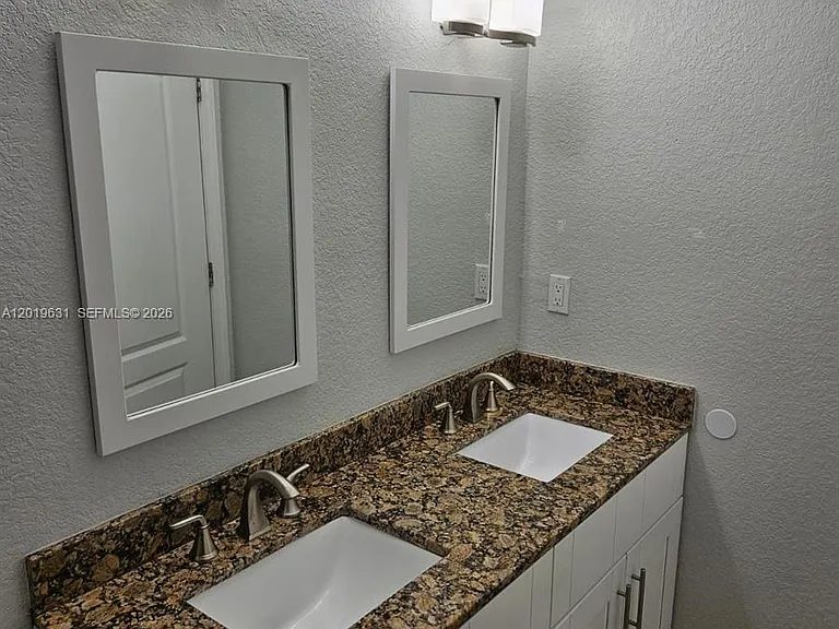 1517 NE 3rd Ave #0 — Photo 8