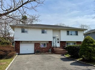 6 Fairway Dr, Old Bethpage, NY