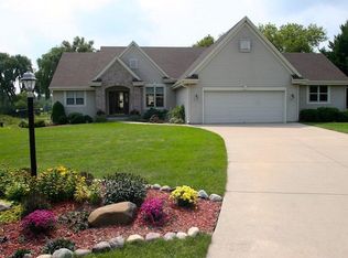 S100W24225 Meadow Cir, Big Bend, WI 53103