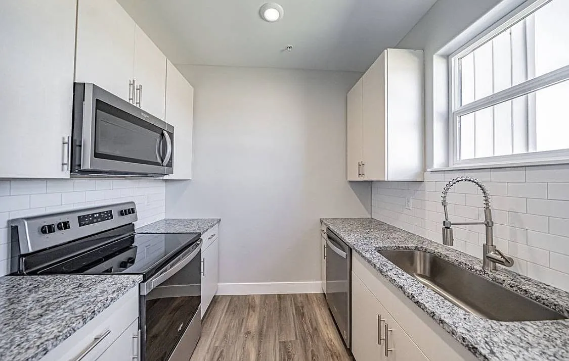 Building Photo - 676 Carlow Dr #1201
