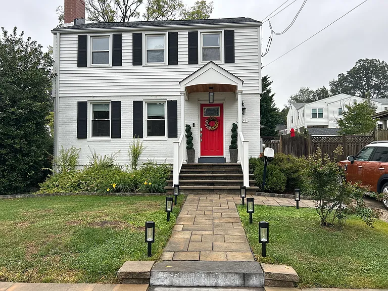 937 Patrick Henry Dr — Photo 2