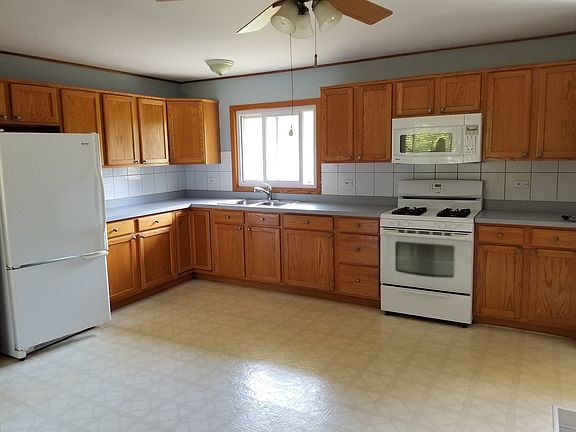 3rd image of 8129 W 129th St