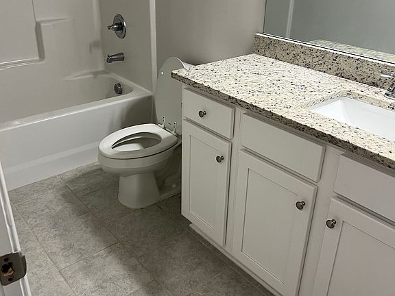 4th image of 932 Exposition Pointe
