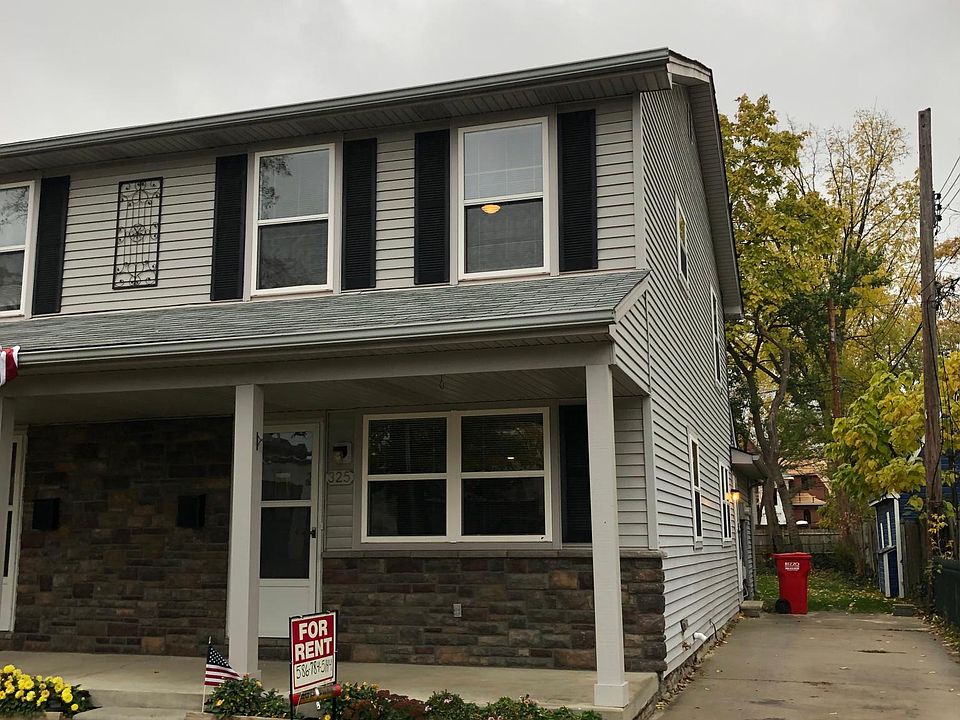 Duplex - 2 blocks from restaurants, retail and Rochester Park. Street is permit parking only for residents.