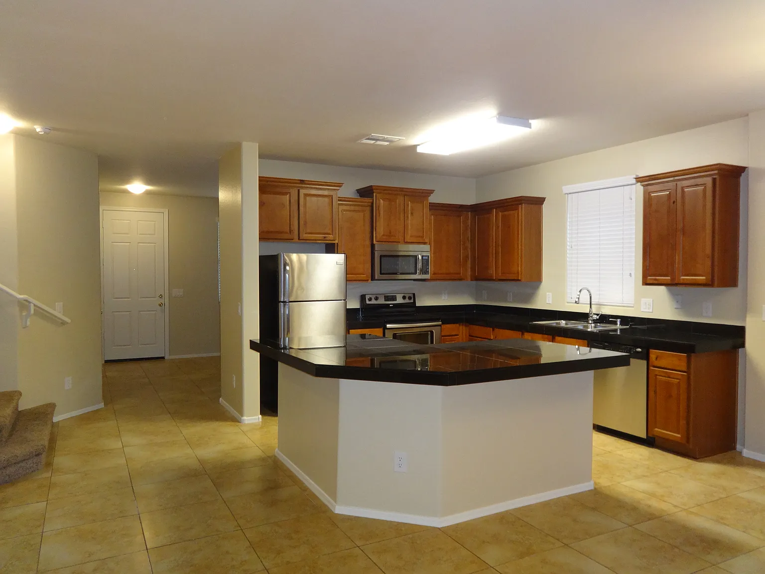 4 bed, 2.5 bath, 3249 sqft, $2,795 — Photo 4