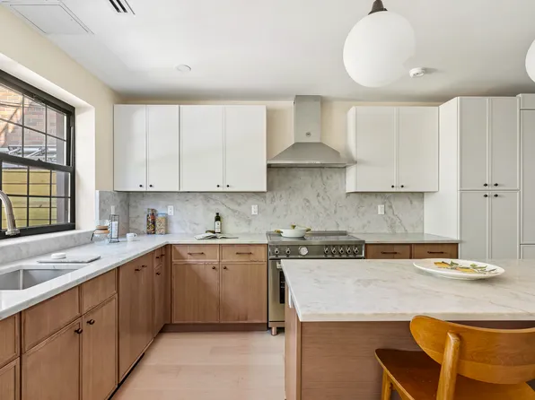 493 Hancock Street image 7 of 25