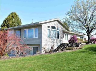 1220 Easthill Dr, Wausau, WI 54403