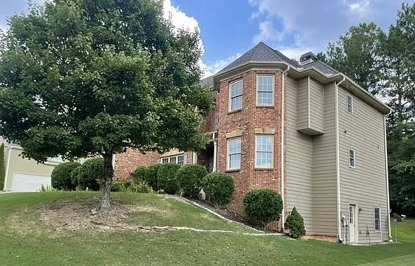 5 bed, 3.0 bath, 3891 sqft, $3,500 — Photo 2