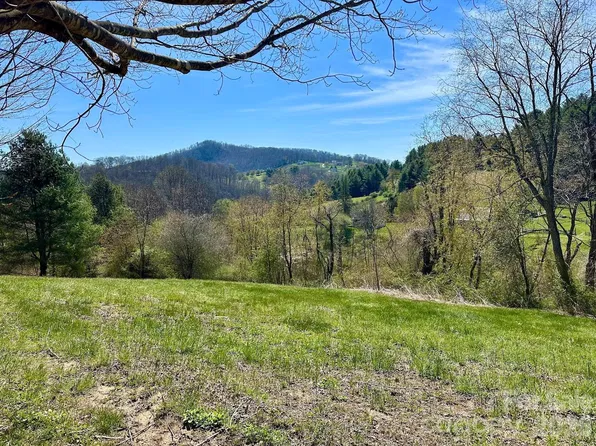 Charter Trl, Jefferson, NC 28640