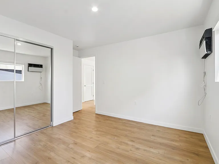 1422 Tamarind Ave — Photo 48