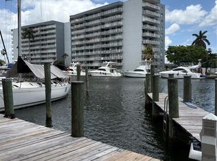 2415 NW 16th Street Rd #11, Miami, FL 33125