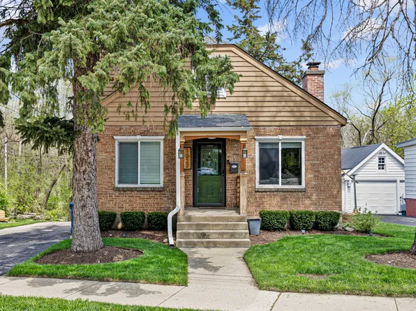 1020 Dean St, Saint Charles, IL 60174