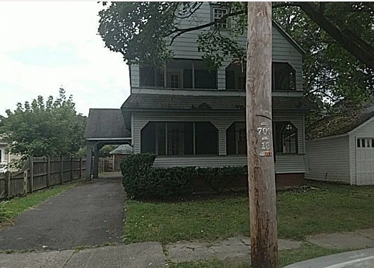 416 Harvard Pl photo 1