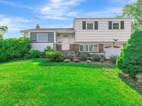 1 Alan Court, Plainview, NY 11803
