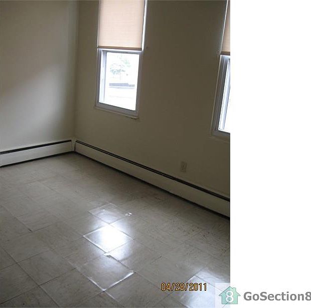 2nd image of 421 Wade St