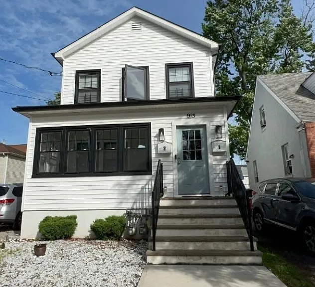 913 Union St #1 — Photo 1