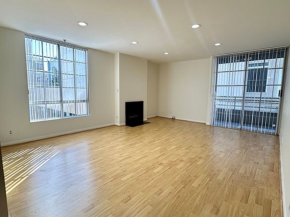 3rd image of 14562 Dickens St APT 103
