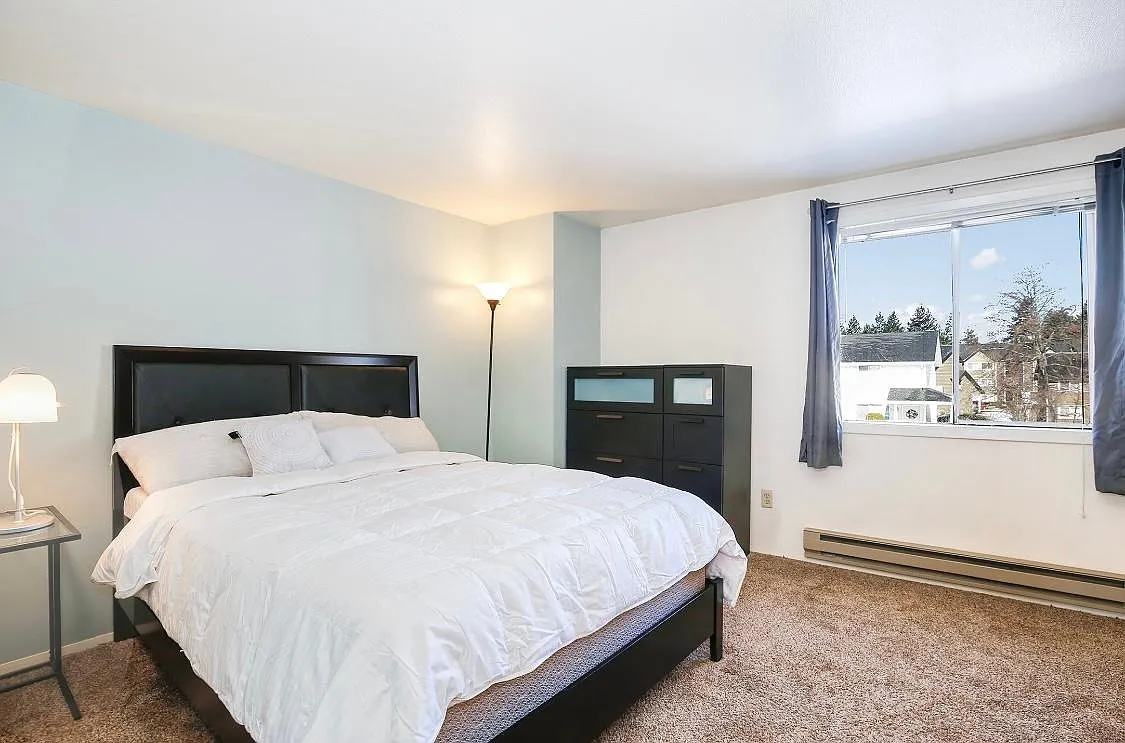 S 325th Ln, Federal Way — Photo 3