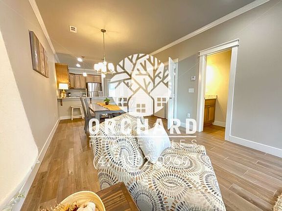 4th image of 1823 E Brookview Dr