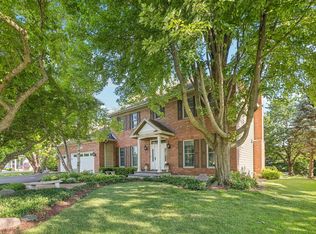 39W589 Carl Sandburg Rd, Saint Charles, IL 60175