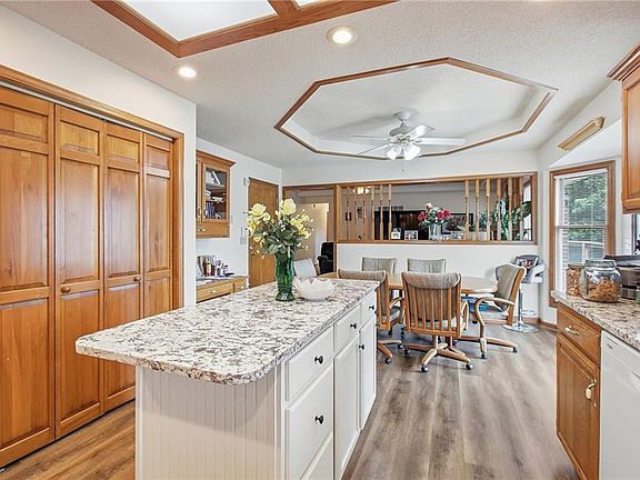 2nd image of 813 SW Foxtail Dr