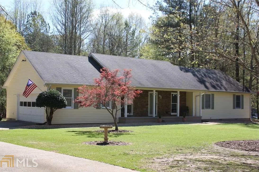 157 Lynn Dr photo 1