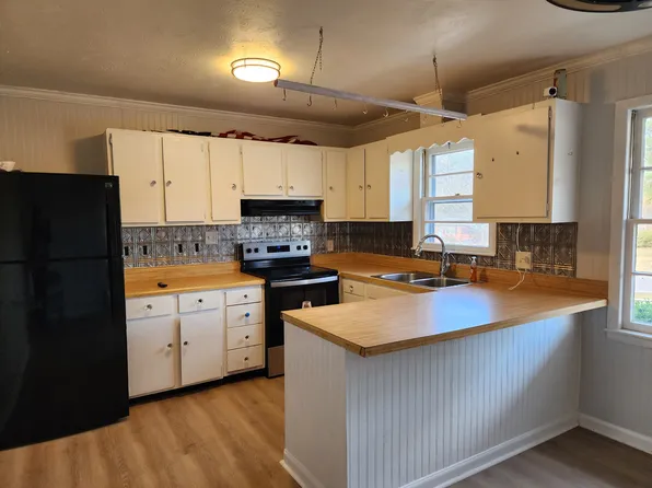 230 Vineland Dr, Fayetteville, NC 28306