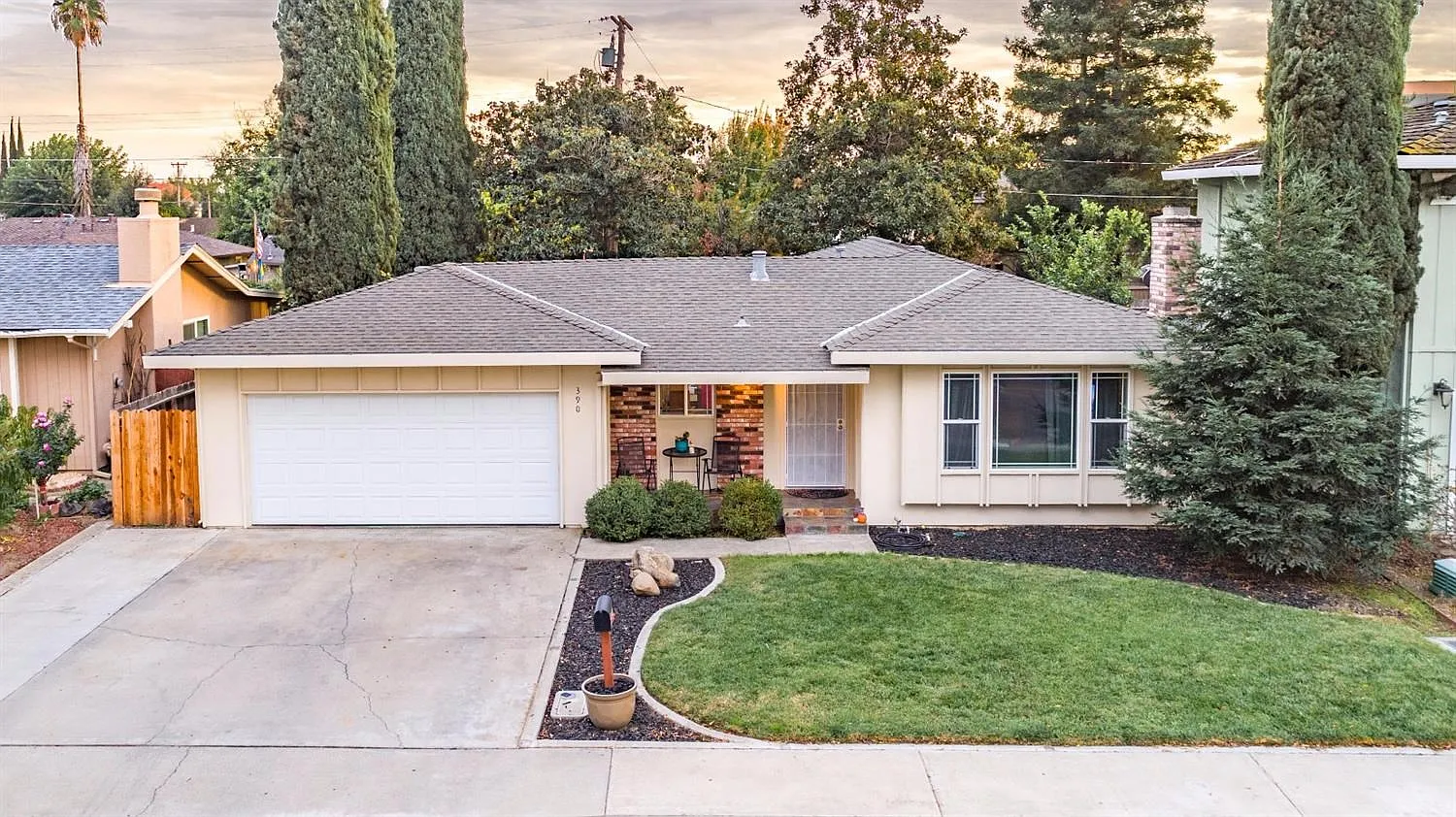 390 E Tuolumne Ave photo 1