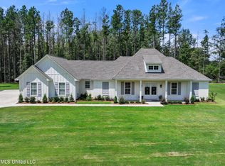 172 Fallen Oaks Dr, Brandon, MS 39047