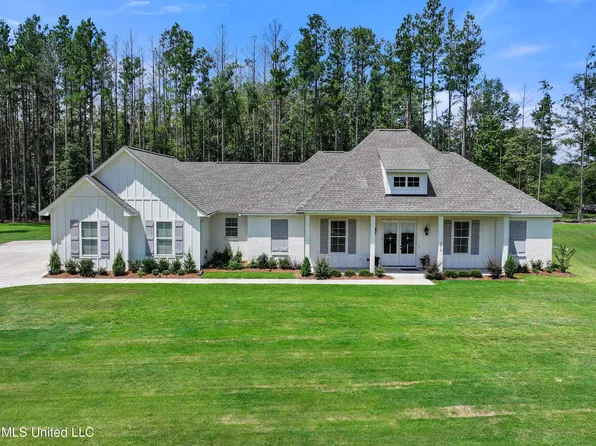 172 Fallen Oaks Dr, Brandon, MS 39047