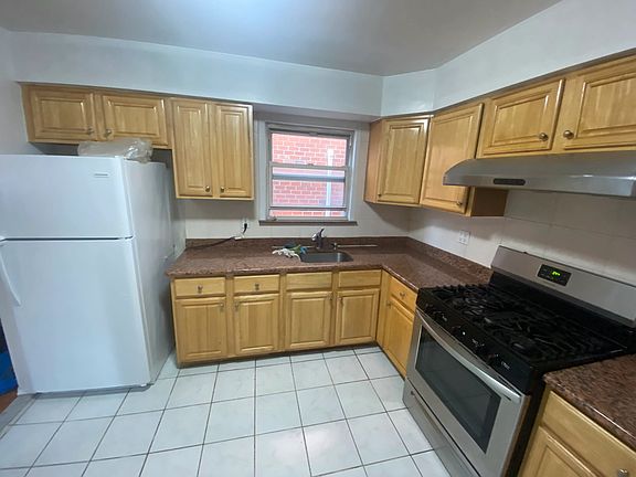 3rd image of 135-22 Coolidge Ave